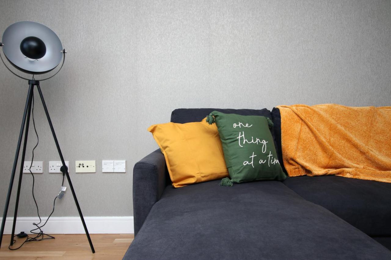 The View - Long Stay Offer - Modern Central Apartment And Parking By Cto Serviced Apartments Cardiff Exteriér fotografie